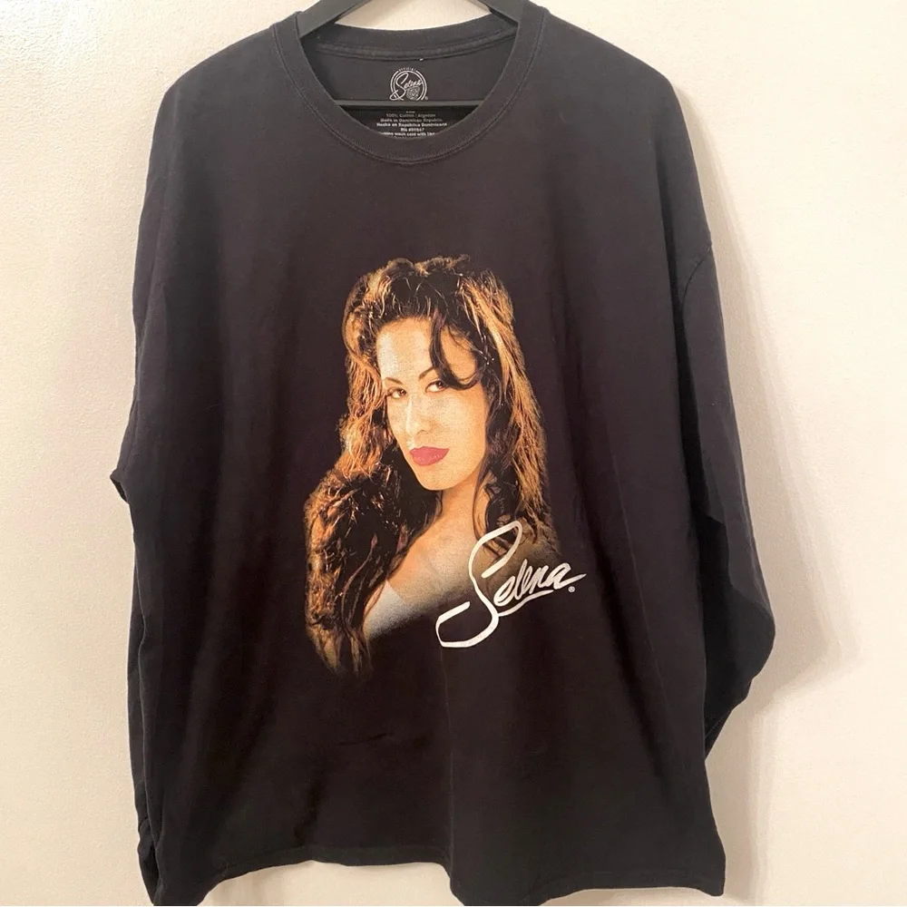 Selena - Picture 1 of 7
